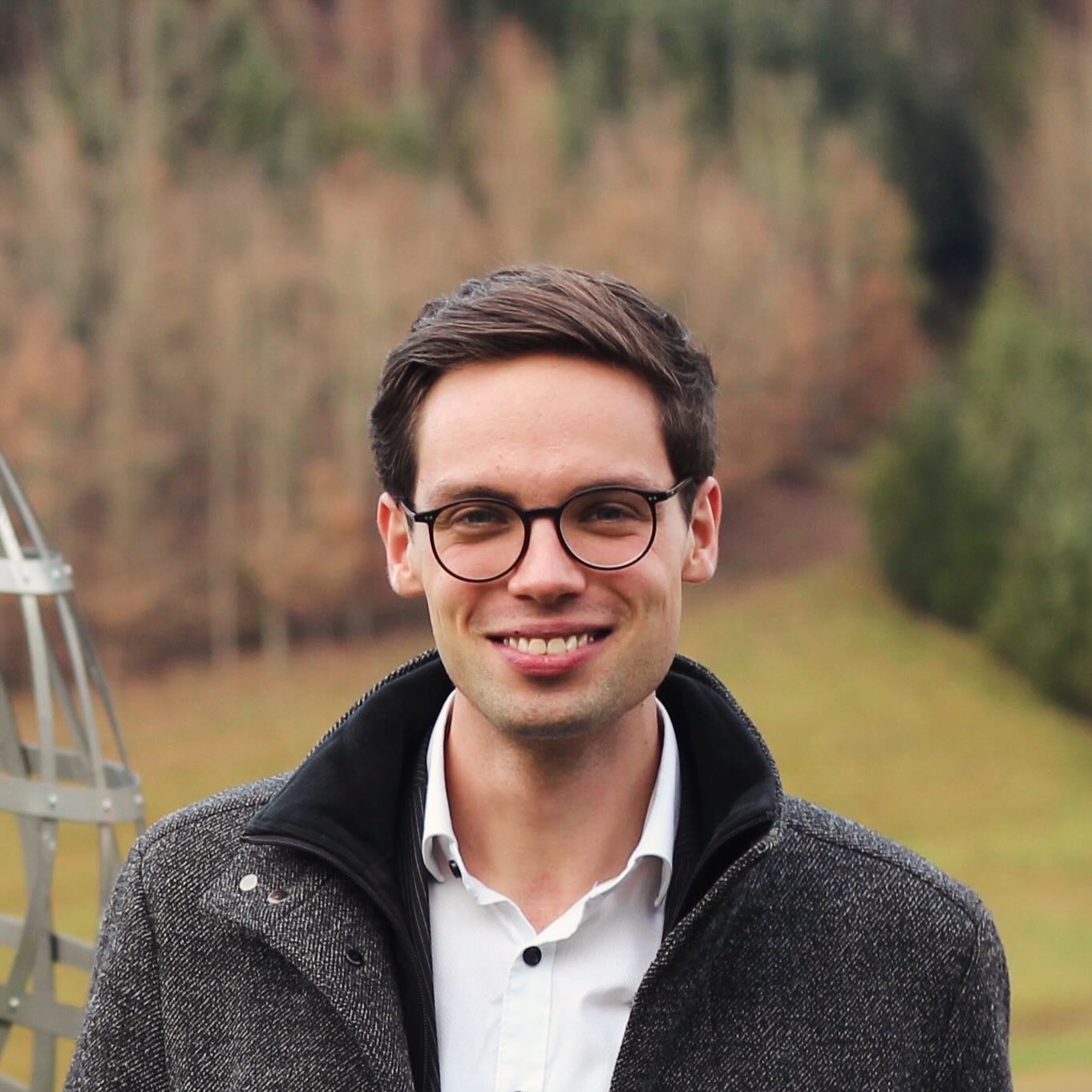 Jonas Bresch headshot